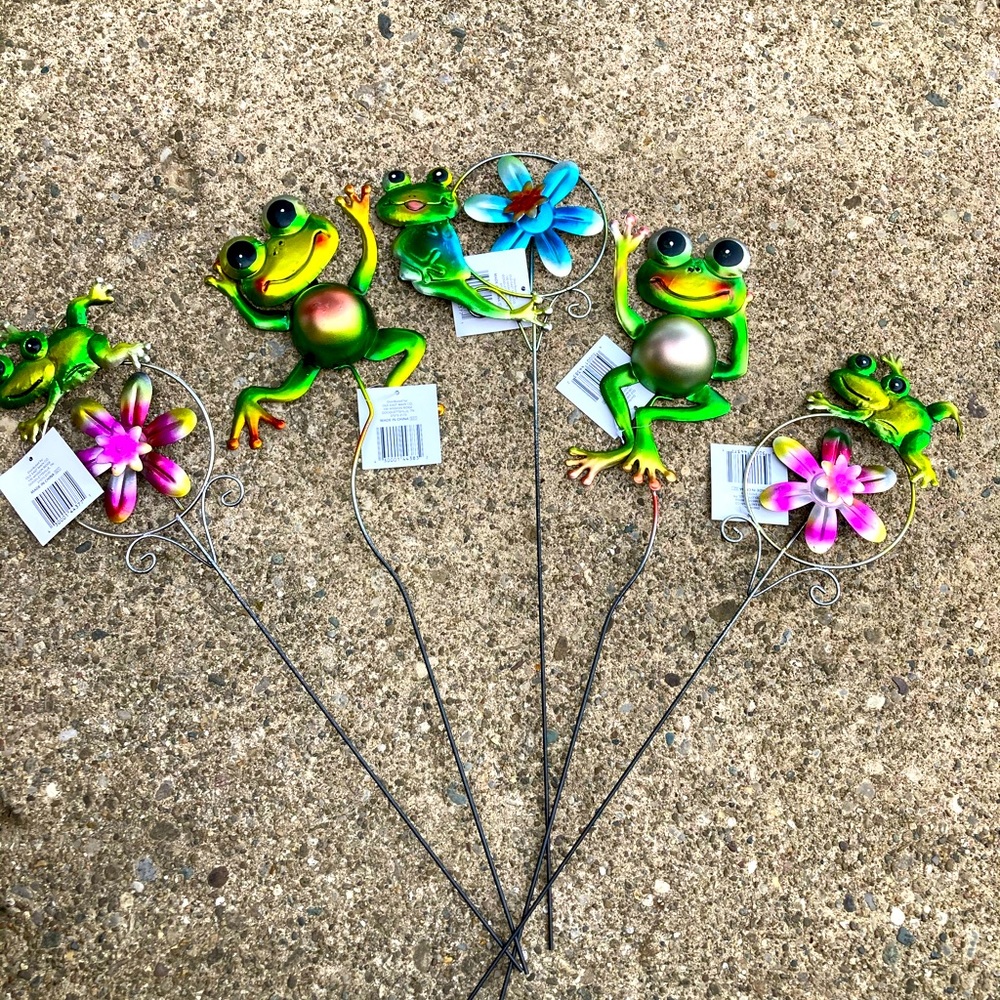 NWT 5 Garden Stake Tall Frog Lovers Spinner